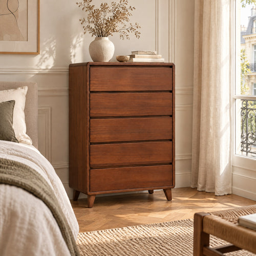 Chiffonnier 5 tiroirs noyer, 80 × 45 × 116 cm dans une chambre