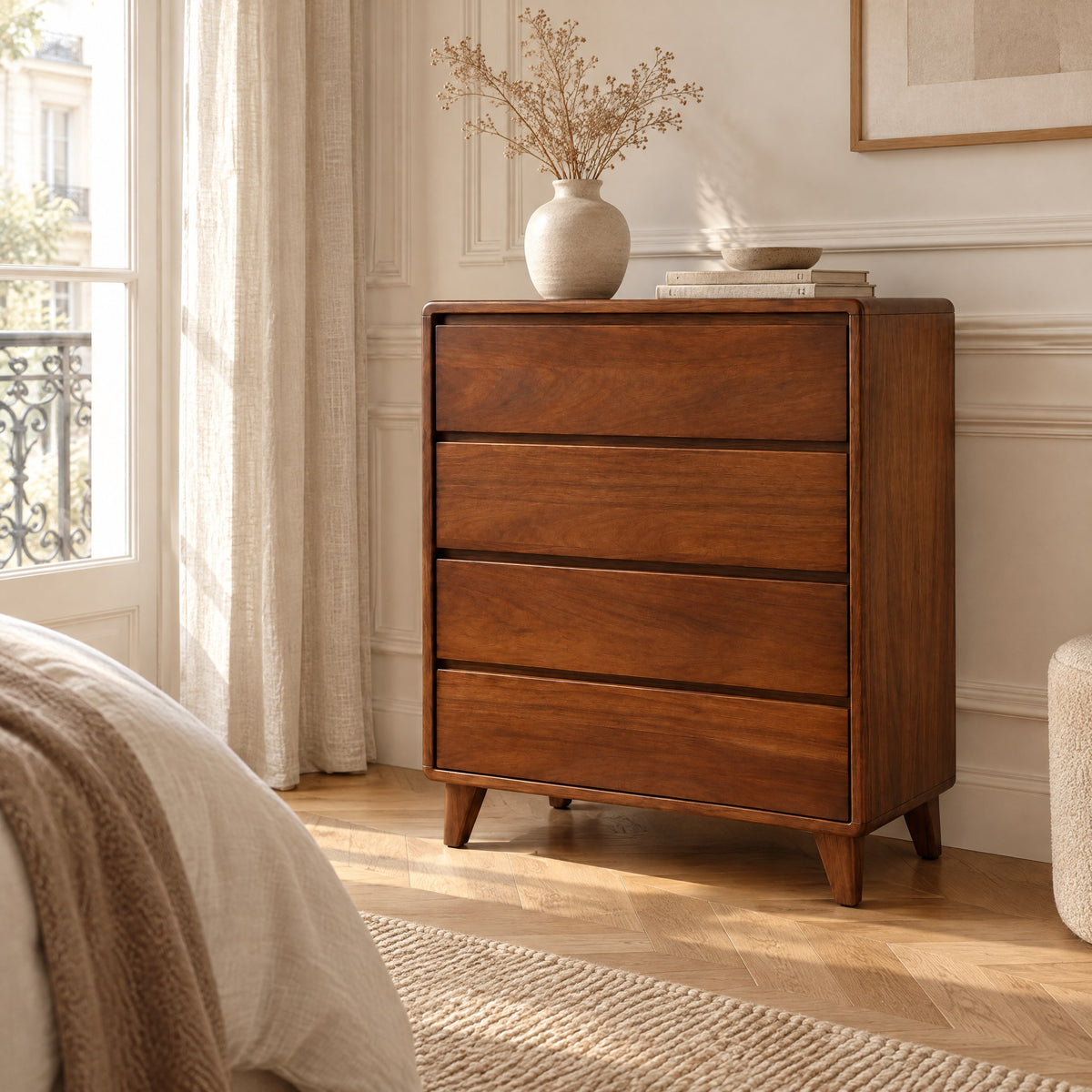 Commode 4 tiroirs noyer, 80 × 45 × 96 cm dans une chambre