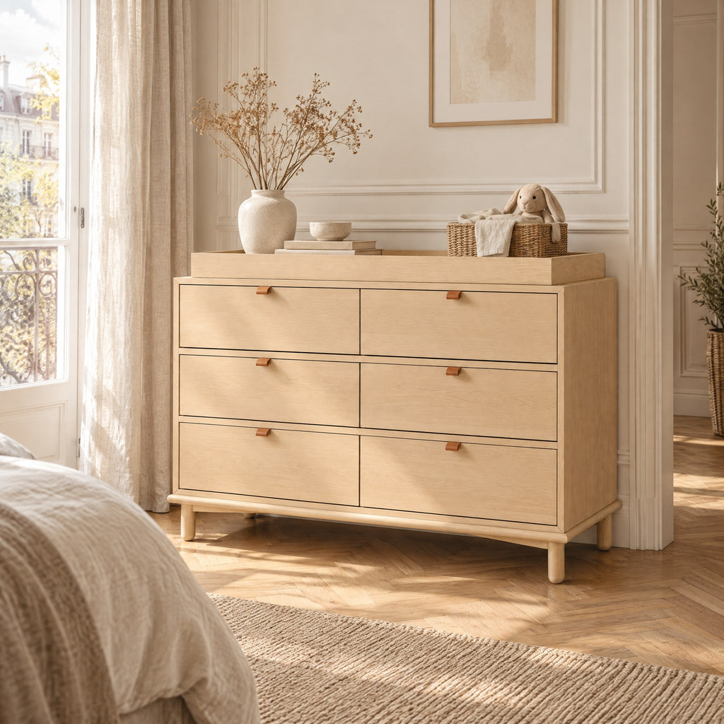 Commode à langer chêne 6 tiroirs avec plan à langer dans une chambre