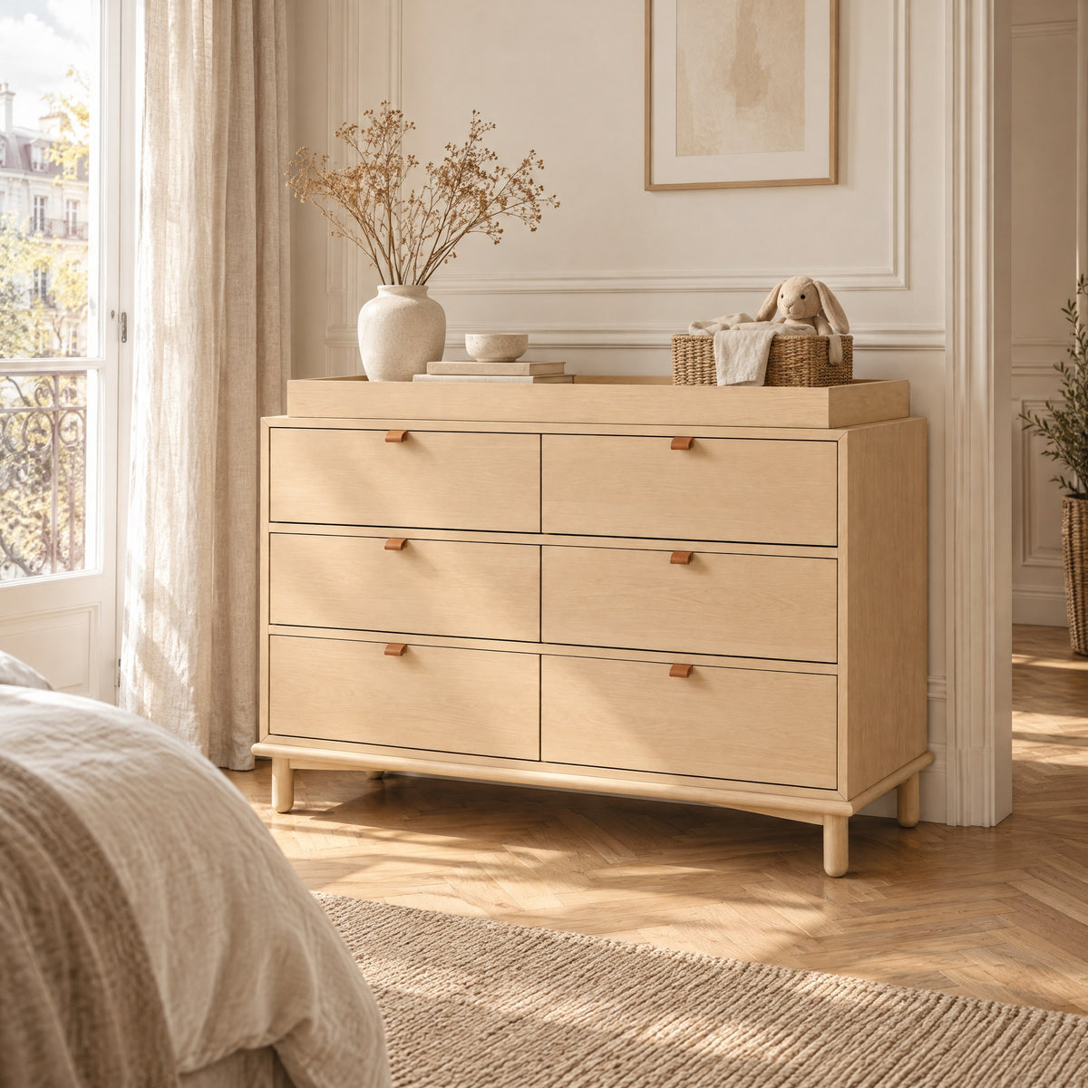 Commode à langer chêne 6 tiroirs avec plan à langer dans une chambre
