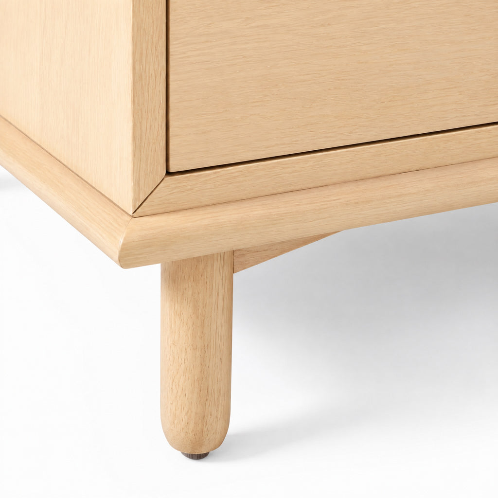 Commode à langer chêne, détail du pied