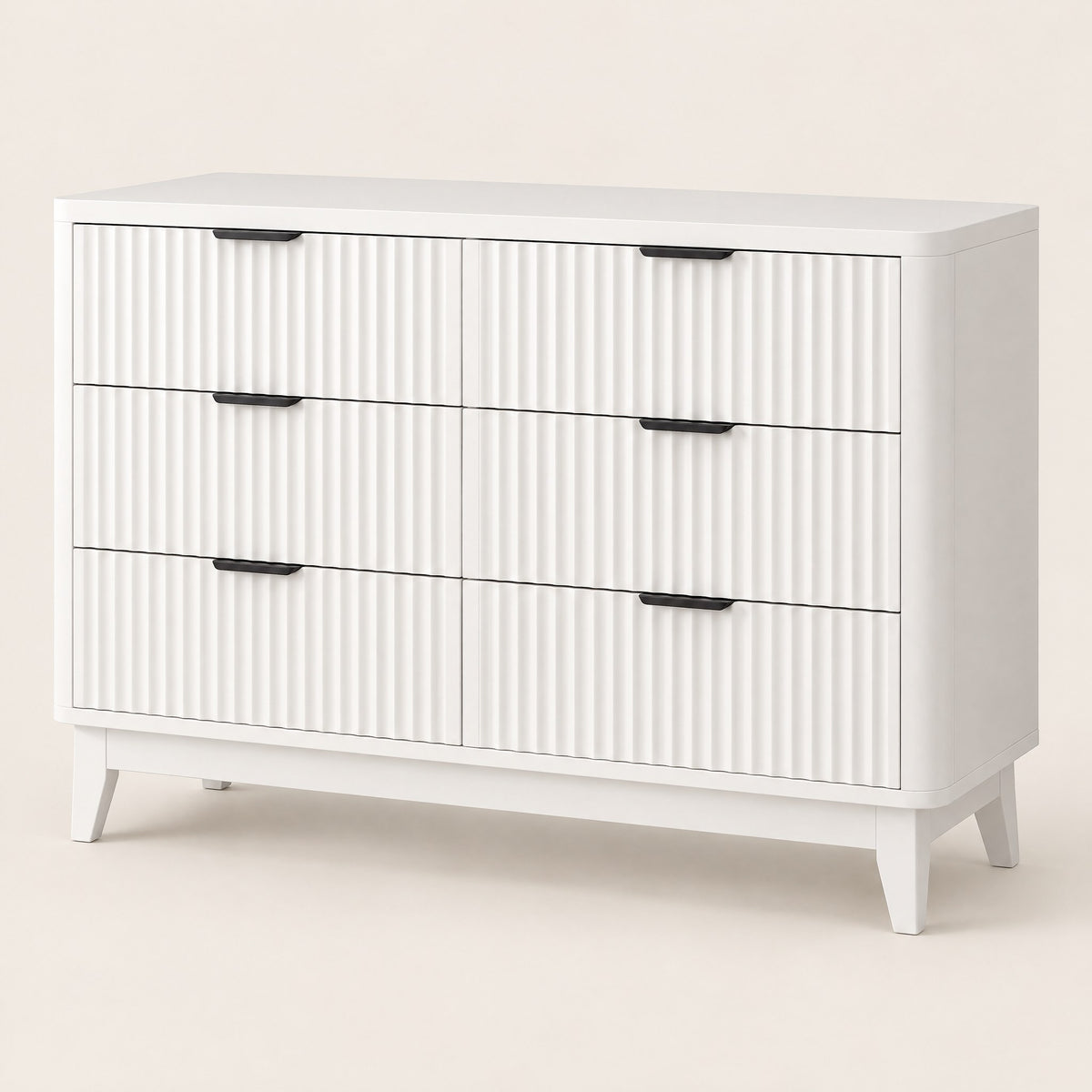 Commode blanche cannelée 6 tiroirs, vue de trois quarts