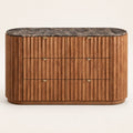 Commode cannelée noyer 6 tiroirs, plateau en marbre, vue de face