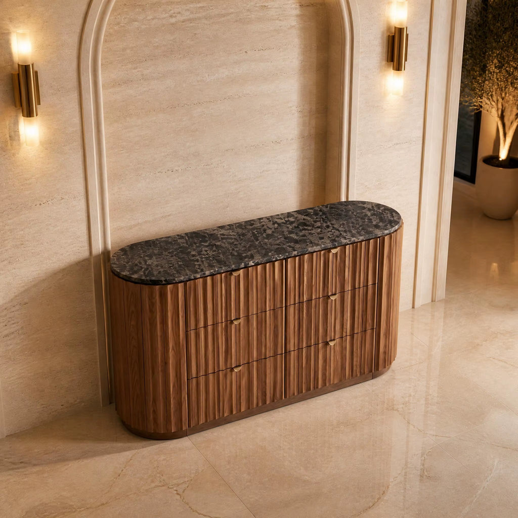 Commode cannelée noyer 6 tiroirs, plateau sombre, mise en situation