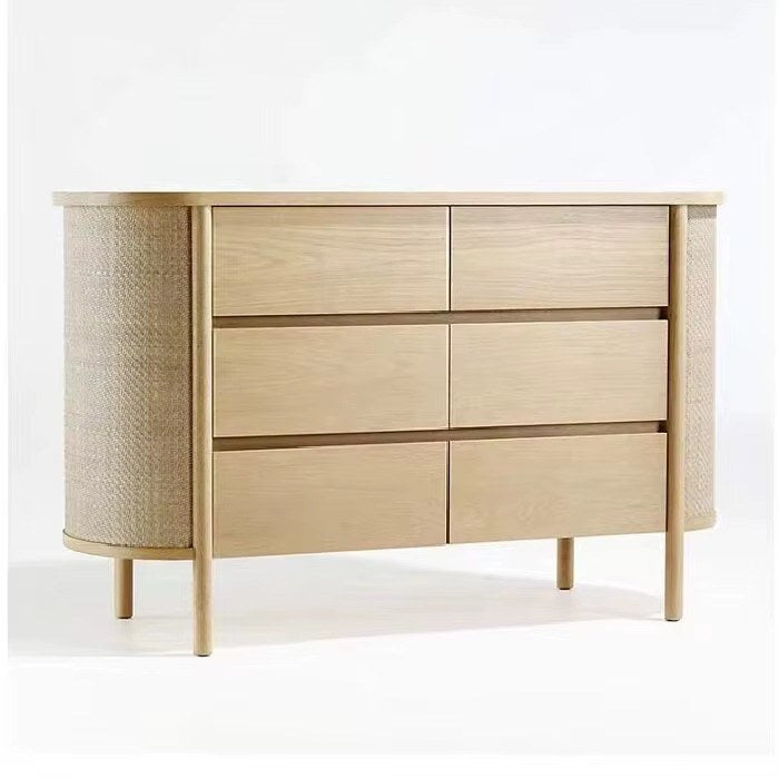 Commode chêne 6 tiroirs, côtés arrondis en cannage, mise en situation
