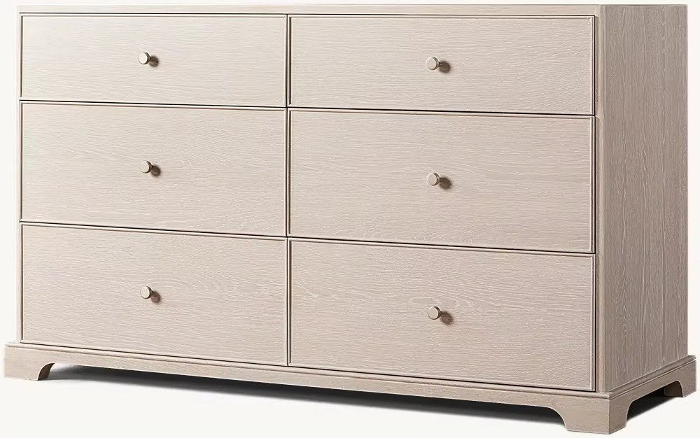 Commode chêne blanchi 6 tiroirs, socle chantourné, mise en situation