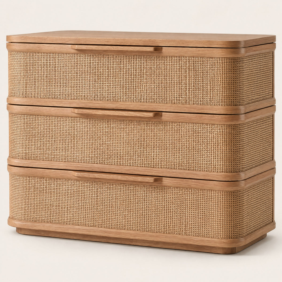 Commode chêne et cannage 3 tiroirs, angles arrondis, vue de trois quarts