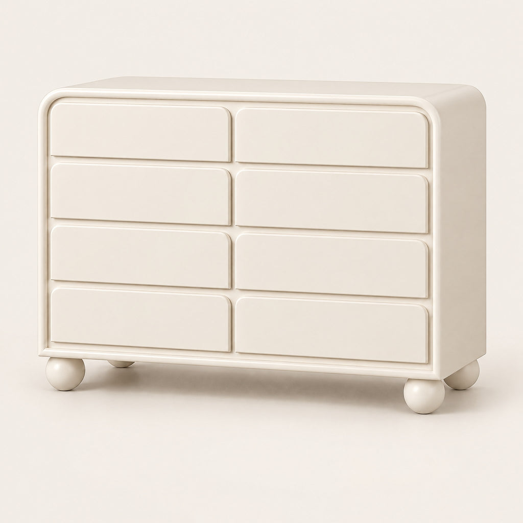 Commode crème 8 tiroirs, pieds boule, vue de trois quarts