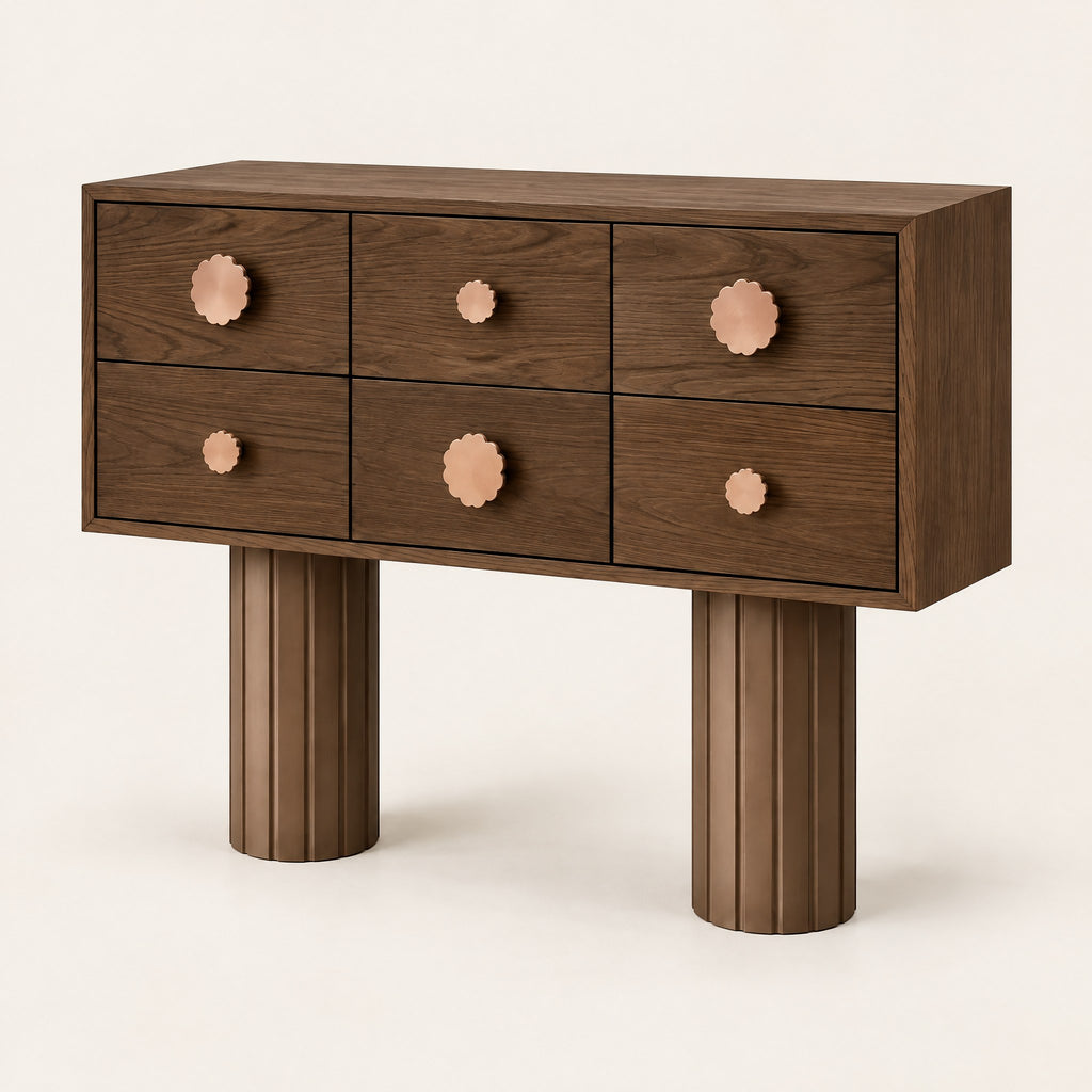 Commode noyer 6 tiroirs sur pieds colonnes cannelés, vue de trois quarts