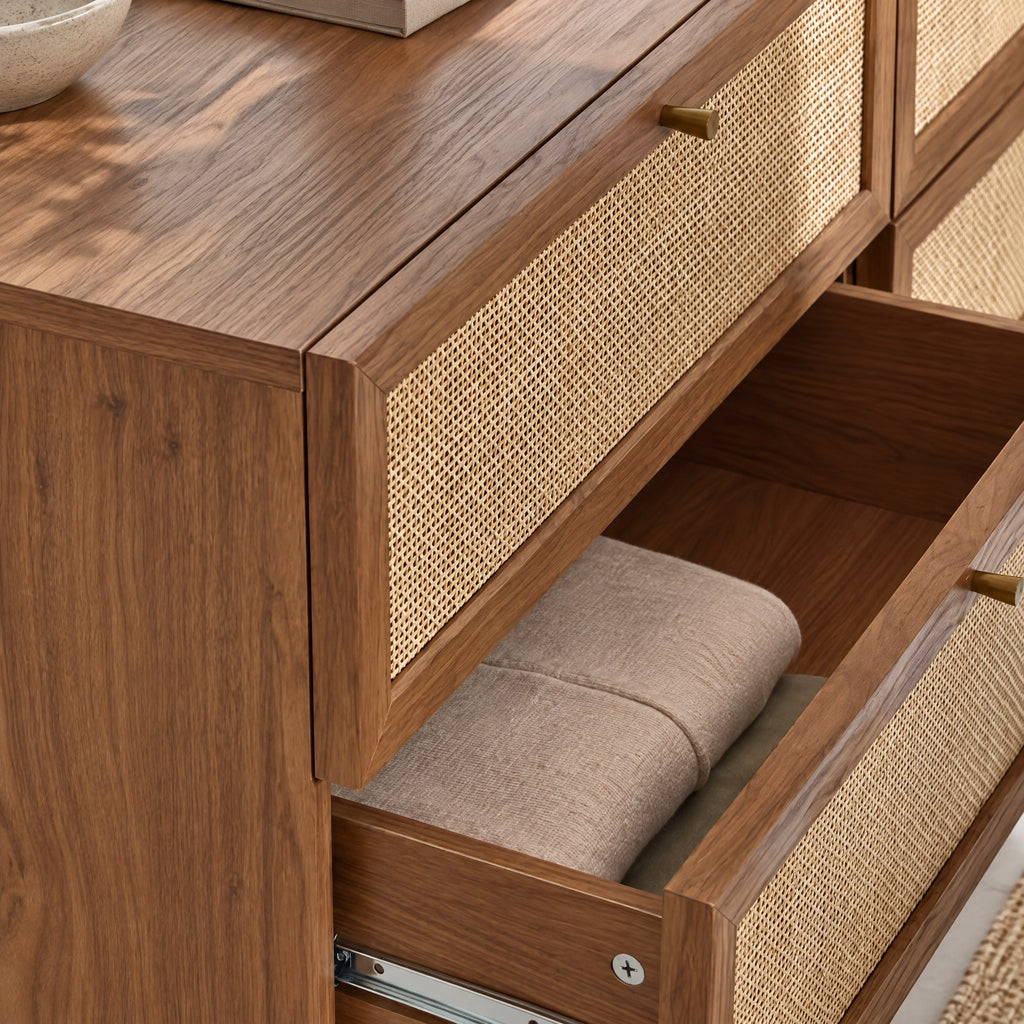 Commode noyer et cannage, tiroir ouvert