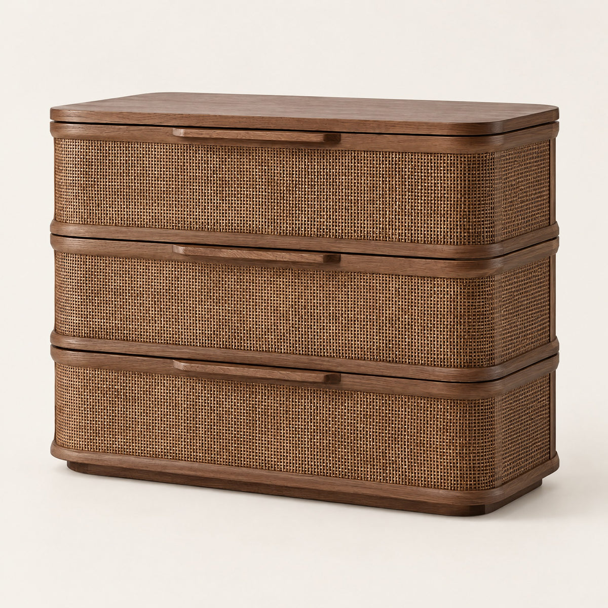 Commode noyer et rotin 3 tiroirs, bords arrondis, vue de trois quarts