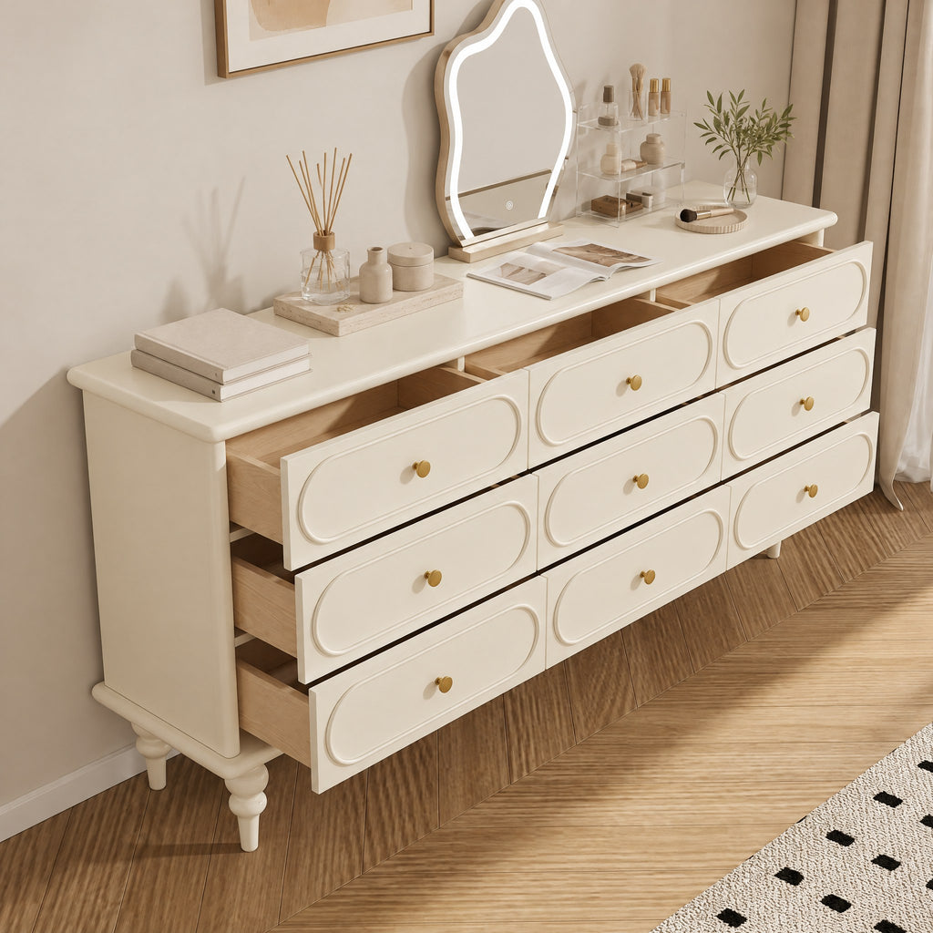 Grande commode crème, tiroirs ouverts